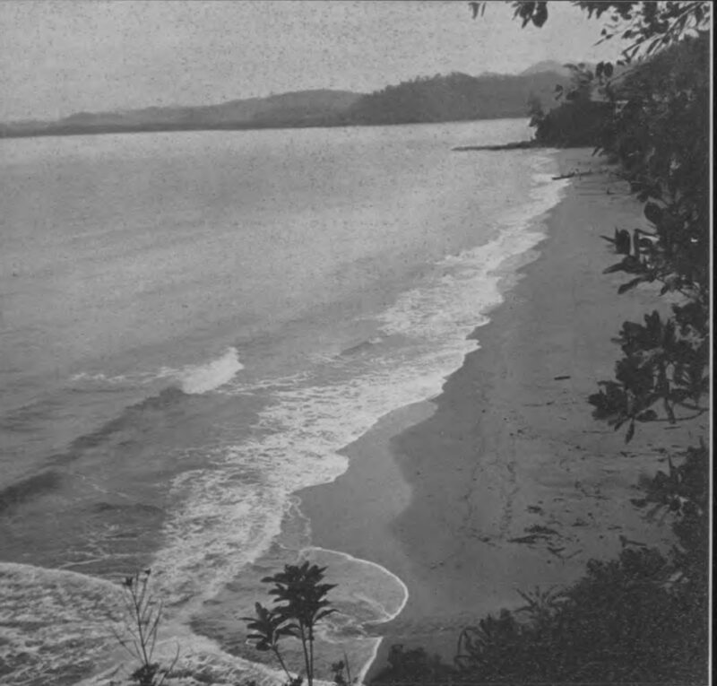 Pantai antara Padang dan Painan. Foto Repro Sumatraantjes (1943)
