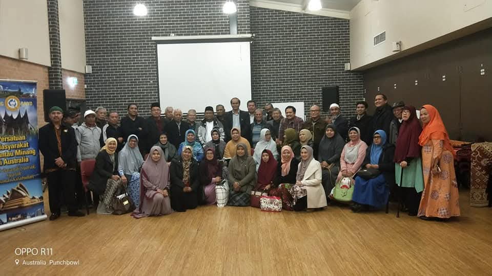 Direktur Eksekutif Minang Diaspora Network-Global Burmalis Ilyas bersama Pengurus dan Bundo Kanduang Minang Saiyo Sydney