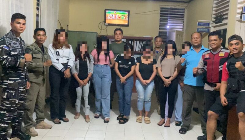 Tim SK4 (Satuan Kerja Keamanan Ketertiban Kota/Kabupaten) Kabupaten Pesisir Selatan saat berada di Kantor Satpol PP dan Damkar Pessel usai melaksanakan razia penertiban tempat hiburan malam di Pesisir Selatan 