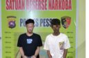 Dua pemuda asal Kecamatan Lengayang saat diamankan di Mapolres Pesisir Selatan setelah ditangkap dalam kasus peredaran narkotika jenis sabu.