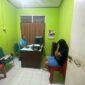 Personel Satpol PP dan Damkar Kabupaten Pesisir Selatan memproses wanita berinisial RFN (40), yang diduga sebagai pekerja seks komersial (PSK), usai diamankan dalam razia tim gabungan SK4.