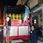 Petugas Satreskrim Polres Pesisir Selatan saat mengamankan truk bermuatan 500 tabung gas elpiji 3 kg bersubsidi yang diduga akan diselundupkan ke Jambi, Rabu (7/5/2025) malam.
