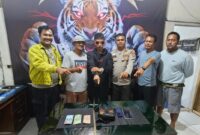 Pelaku pencurian berinisial ASG saat diamankan di Mapolsek Ranah Pesisir, Pesisir Selatan.