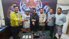 Pelaku pencurian berinisial ASG saat diamankan di Mapolsek Ranah Pesisir, Pesisir Selatan.