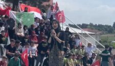 Tangkapan layar saat Amanda Putri menyanyikan lagu Langkisau di Kota Sakaria, Turki