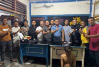 Pelaku FUP (23) saat diamankan di Mapolsek Pancung Soal usai ditangkap atas dugaan penyalahgunaan narkotika jenis sabu.