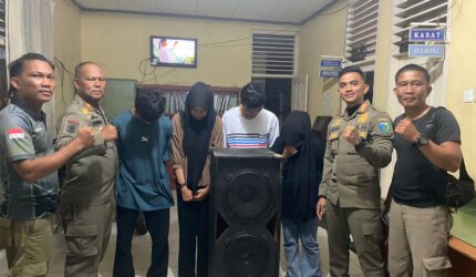Asyik Karaoke di Room Tertutup, 2 Pasang Muda-Mudi Terjaring Razia Satpol PP di Sutera