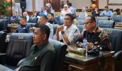 Didemo Ratusan Warga, Novermal: Demi Allah, Saya Tak Marah, Ini Persoalan Lama yang Harus Diselesaikan