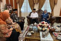 Suasana audiensi antara Gubernur Sumbar dan perwakilan IKM Qatar yang berlangsung hangat dan penuh keakraban.
