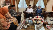 Suasana audiensi antara Gubernur Sumbar dan perwakilan IKM Qatar yang berlangsung hangat dan penuh keakraban.
