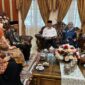 Suasana audiensi antara Gubernur Sumbar dan perwakilan IKM Qatar yang berlangsung hangat dan penuh keakraban.
