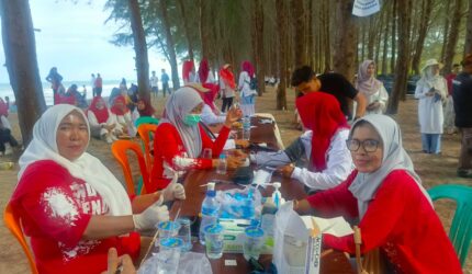 Ratusan Warga Serbu Layanan Cek Kesehatan Gratis di Amping Parak