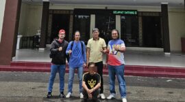 Tim Opsnal Macan Kumbang Satreskrim Polres Pesisir Selatan saat mengamankan pelaku kasus dugaan penggelapan 20 ton CPO di Kota Batam, Sabtu (20/9/2025).