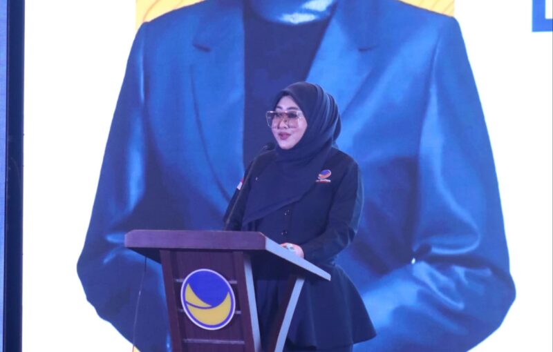 Anggota DPR RI Lisda Hendrajoni saat memberikan sambutan pada Rakerwil Partai NasDem Sumbar