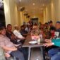 Suasana penuh keakraban dalam Arisan Rang Sikumbang asal Lengayang, Pesisir Selatan, di Rumah Makan Minang Tembaga, Kemayoran, Jakarta Pusat, Minggu (12/10/2025).