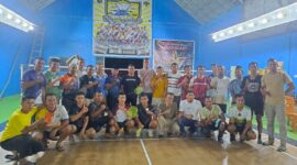 Wakil Bupati Pesisir Selatan Risnaldi Ibrahim saat foto bersama sesuai membuka secara resmi Open Turnamen PB PSPS Sutera