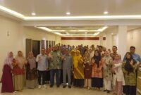 Wakil Bupati Pesisir Selatan saat foto bersama dalam acara Pelatihan Manajemen dan Penanganan Kasus Terhadap Anak