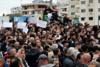 Cedera akibat tembakan saat protes di berita Latakia

