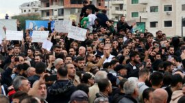 Cedera akibat tembakan saat protes di berita Latakia

