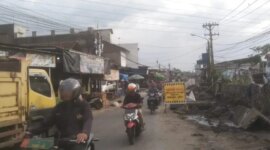 Cegah Kemacetan Pagi, Polsek Panongan Jaga Ketegasan dan Kendalikan Lalu Lintas di Pasar Korelet –

