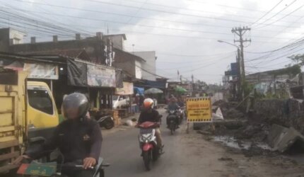 Cegah Kemacetan Pagi, Polsek Panongan Jaga Ketegasan dan Kendalikan Lalu Lintas di Pasar Korelet –
