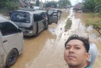 Perjalanan Syamsul Bahri Ys kembali ke desanya berubah menjadi kisah kemanusiaan di tengah banjir di Aceh Ⓒ Hak cipta foto di atas dikembalikan kepada pemilik foto