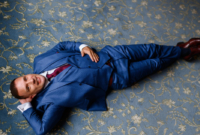 “Earth Time” adalah tren global baru untuk mengurangi stres dan meningkatkan kejernihan mental dengan gaya hidup berbaring