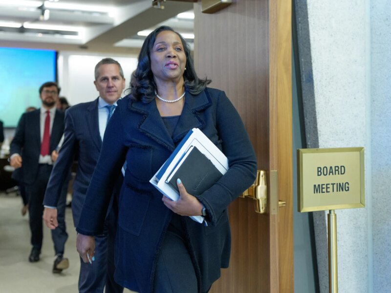 Gubernur Fed AS Cook menawarkan pembelaan terperinci dalam kasus penipuan hipotek | Berita Bisnis dan Ekonomi

