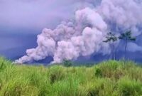 Gunung Semeru Naik ke Level IV Waspada, Warga Mengungsi

