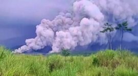 Gunung Semeru Naik ke Level IV Waspada, Warga Mengungsi


