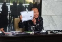 Hakim MK Arsul Sani Bantah Tuduhan Ijazah Palsu, Tunjukkan Ijazah Asli dan Foto Wisuda