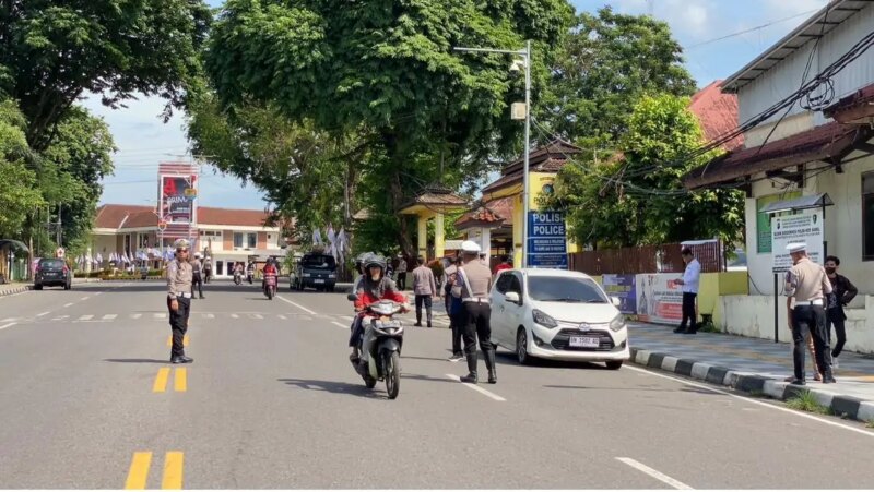 Hari Kedelapan Satlantas Polda Babel Gelar Kegiatan Stasioner di Titik Nol Kilometer, Puluhan Pelanggar Diberi Peringatan dalam Operasi Zebra Menumbing 2025

