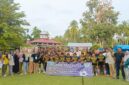 Wakil Bupati Pesisir Selatan saat foto bersama seusai membuka Open Tournament Sepakbola Ria Cup ke-8 yang digelar di Lapangan Kampung Tarok, Nagari Lakitan, Kecamatan Lengayang