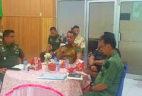 Wakil Bupati Pesisir Selatan Risnaldi Ibrahim saat menghadiri rapat koordinasi lanjutan penyiapan lahan pembangunan Yonif TP, yang digelar di Makodim 0311/Pesisir Selatan, Painan, Selasa (4/11/2025). 