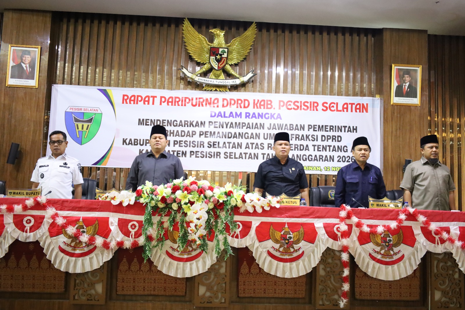 Wakil Bupati Pesisir Selatan Risnaldi Ibrahim saat menghadiri Rapat Paripurna DPRD Pesisir Selatan