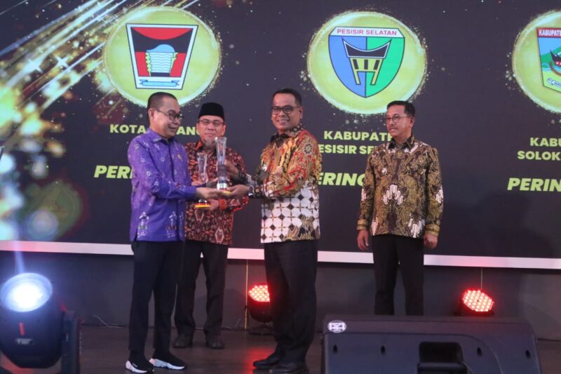 Pesisir Selatan Raih Juara 2 Anugerah KIP Sumbar 2025, 2 Nagari Sabet Peringkat Teratas
