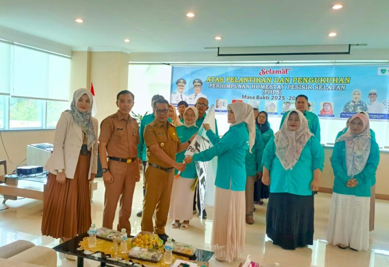 Wakil Bupati Pesisir Selatan Risnaldi Ibrahim menghadiri acara pelantikan dan pengukuhan pengurus PHPS periode 2025-2030