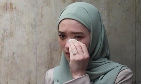 Inara Rusli Terkena Mental Usai Dilaporkan Terkait Dugaan Zina dengan Suami Wardatina Mawa?

