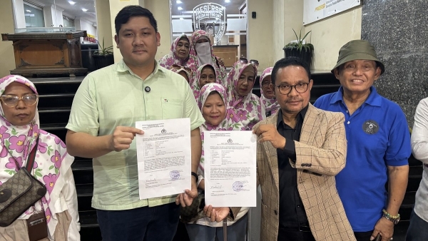 Kubu Roy Suryo Cs melaporkan 2 relawan Jokowi ke Polda Metro

