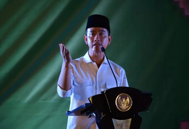 Netizen Bandingkan Pidato Bahasa Inggris Gibran dengan Jokowi: Lebih Baik dari Ayahnya

