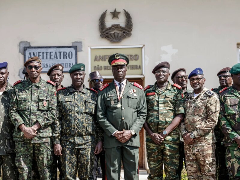 Pemimpin kudeta di Guinea-Bissau melantik presiden dan Embalo tiba di berita Senegal

