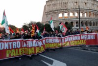 Puluhan ribu orang berdemonstrasi di Eropa, menuntut keadilan atas perang Gaza yang dilakukan Israel | Berita Gaza

