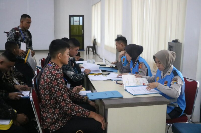 Ratusan Peserta Seleksi Bintara Brimob Jalani Pemeriksaan Administrasi Awal Tingkat Panda

