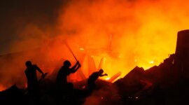 Ribuan orang kehilangan tempat tinggal akibat kebakaran di daerah kumuh Bangladesh di Dhaka | Berita

