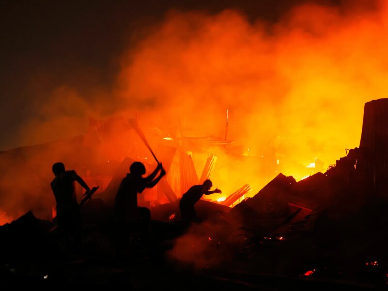 Ribuan orang kehilangan tempat tinggal akibat kebakaran di daerah kumuh Bangladesh di Dhaka | Berita

