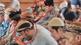 Saat Dua Raja Keraton Surakarta Salat Jumat Bersama di Masjid Raya Tapi Tak Saling Menyapa

