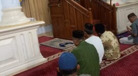 Sholat Subuh Bersama Warga, Personil Polsek Pulomerak Taat –

