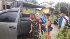 TNI AD Responsif Tangani Banjir di Aceh dan Longsor di Sumbar

