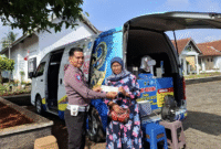 Tak perlu jauh-jauh ke kantor, warga bisa memanfaatkan Samsat Keliling di Kabupaten Pekalongan

