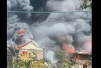 Tawuran Pemuda Pecah di Makassar, 7 Rumah Hancur Terbakar

